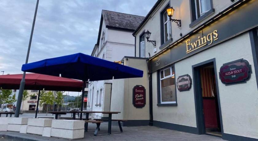 Ewings Bar & Accommodation